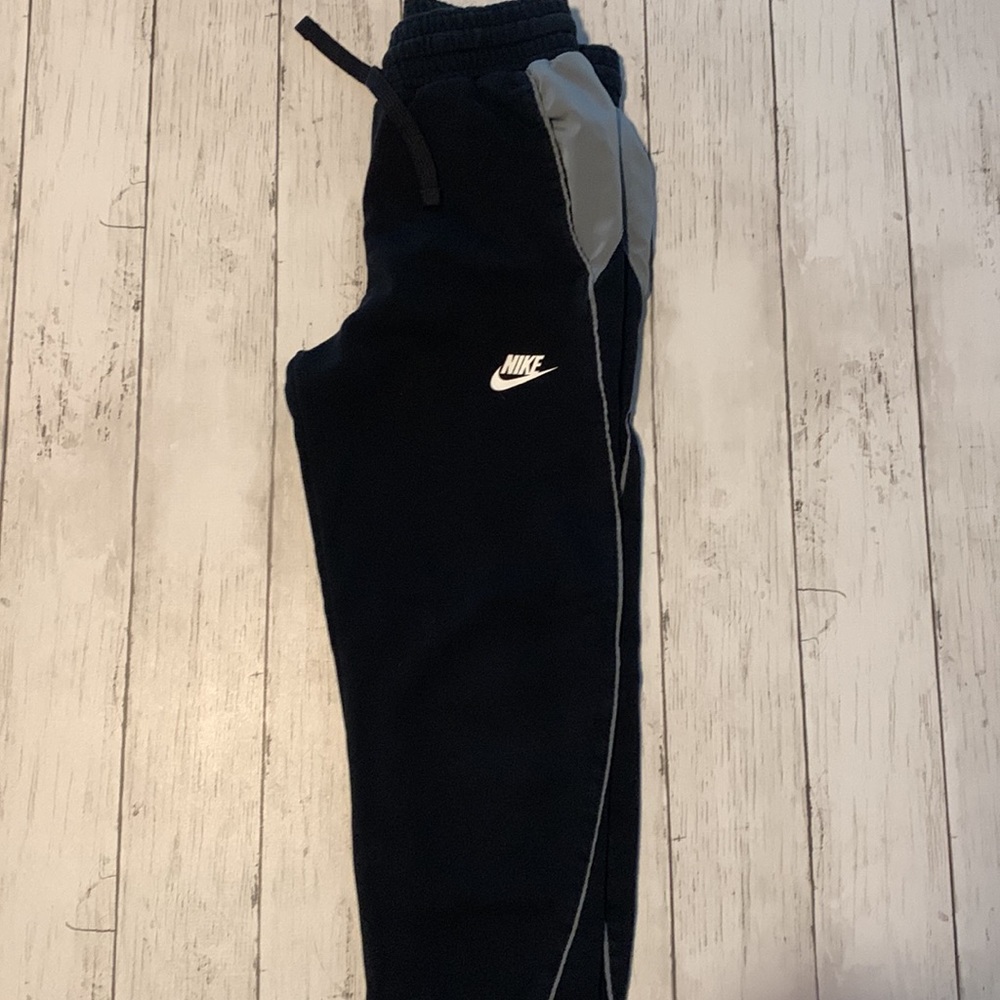 Nike standard fit Sweatpants SZ Medium - Picture 2 of 4